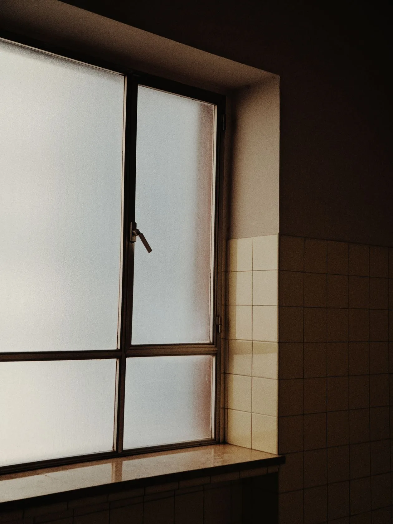 Frosted glass window in a salon treatment area, letting light through while keeping privacy